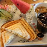 カフェ ガウディ - 料理写真:ホットサンド ハムタマゴ アイスコーヒー