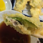 動坂食堂 - 青しそがいい役割してます。