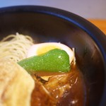 Yamamoto No Hamba-Gu - 付け合わせは茹で卵、野菜、パスタ