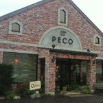 PECO - 外観はきれいな赤レンガ