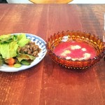 ブリコラージュ ブレッド アンド カンパニー ダイニング・カフェ - スープがグリルビーツとプラムの冷製スープになりました。ドロッとでも滑らかな、とろみある舌触りで。ずぅ～っと飲んでいたい美味しさでした☆　20180908