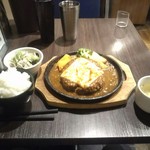 札幌牛亭 - お箸で食べるのは札幌だから？びくドンの踏襲？