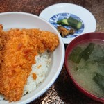 新宿茶屋 - カツ丼 (700円)