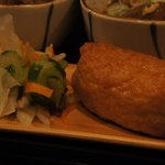 煮込みと惣菜 かん乃 - あっさりな浅漬けとジューシーいなり