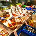 Mami mart - 市場のような鮮魚コーナーもあります。