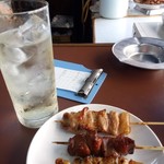 やきとり次郎 - おばちゃんちで酒盛りしてる気分？気楽！暑いｗ