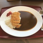 Live Kitchen 美楽亭 - 三元豚のカツカレー。
            税抜1180円。
            美味し。