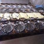 梅屋菓子鋪 - 年季の入った焼き台！