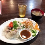 タイ居酒屋トンタイ - 土日祝日ランチメニュー「カオマンガイ」(680円)