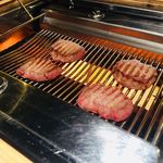 お肉屋 けいすけ 三男坊 - 遠赤外線でじっくり焼きます