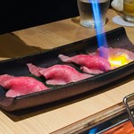 お肉屋 けいすけ 三男坊 - 高森和牛の一口炙り寿司