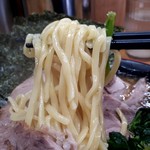 麺家 紫極 - みんな大好きな製麺所の麺は普通注文で理想的なやわめ。