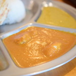 MADAL - 【パロタセット カレー2種@税込900円】鶏肉のトマトベースのカレー