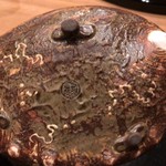 まき村 - 裏側も鮑貝そのもの