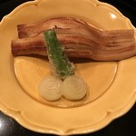 まき村 - 江戸前梅雨穴子の一本寿司 加賀太胡瓜と新生姜の巻物