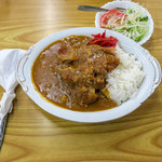 角屋食堂 - 「カツカレー（ミニサラダ付）」（600円）。