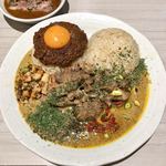 吉田カレー  - チキンクリームカレー・ローストポークビンダル・キーマ