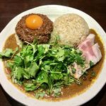 吉田カレー  - ミックス大・ルー増量・キーマ・パクチー・ローストポーク