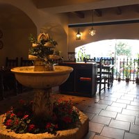 sangria 青山店 - 窓の外は青山通り