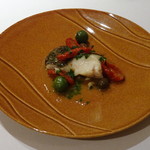 カーサ・デル・チーボ - 八戸産ヒラメと自家製ドライトマトのアクアパッツァ