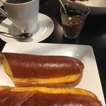 BASEL - ツナとチェダーチーズのホットサンド