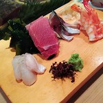 柳鮨 - 左から、ひらめ、鮪中トロ、しめさば、蒸し海老