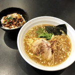 らあめん 雅知 - ランチセット（醤油ラーメンと肉めし）