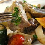 有機野菜レストラン Bons Legumes - メインのお肉料理（黒豚ヒレ肉クリームマスタードソース）