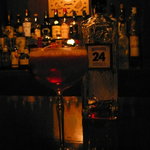 THE 日比谷 BAR - オリジナルカクテル「RedGiant」。ジン特有のきつさがなく、実に飲みやすい仕上がりだ