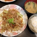 ゆめ屋 - ホルモン野菜定食　890円