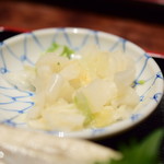 Nomikui Dokoro Higashi - 【まぐろの刺身 定食@税込900円】お新香