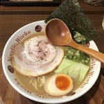 ヌードルワークス - 具沢山のラーメン