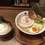 ヌードルワークス - ラーメン＋ライス