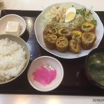 串かつのまるたけ - 春巻き定食680円