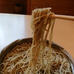 花いかだ - 蕎麦箸で持ち上げ