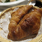 サロン・ド・シャンパーニュ ヴィオニス - 1日15個限定焼きたてクロワッサン