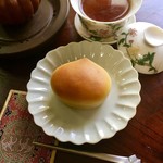 虎屋菓寮 - 白磁輪花皿