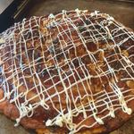 もんじゃ焼き 山吉 - お好み焼きは柔らかめで、なかなか美味しいです。