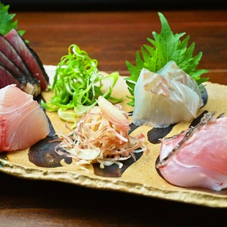 京都をはじめ全国の鮮魚を取り寄せ日替わりの「刺身盛り合わせ」