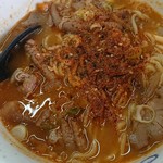 ラーメンつかさ - もつ煮ラーメン 七味をかけて♪