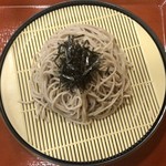 なか卯 - ざるそば 並（山わさび添え） ¥450 の麺