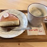 Ecobito - ブルボンナチュラルコーヒー・チーズケーキ ７０２円(カフェタイム14:30〜だと ５５０円)