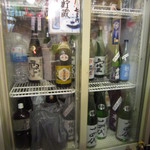 酒楽座 山三 - 冷蔵庫で準備万端