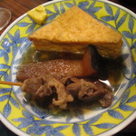 酒楽座 山三 - 関東に(厚揚げ、コロ、和牛のすじにく）