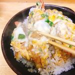 天丼 吉兵衛 - 大きな海老の天ぷらです。（でも、ちょっと見えにくいですね）（2018.9 byジプシーくん）