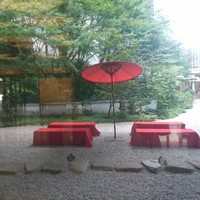 New American Grill “KANADE TERRACE” - 和風～(^-^)  ここでお茶したい！
                (窓越しで撮影してます)
