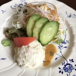 バロン - 本日のサラダは別皿でした