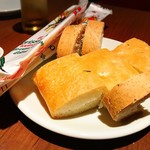 OSTERIA dieci - お通しのパン