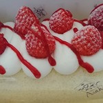 あさひや - 名前忘れてしまったけど、イチゴ乗ったロールケーキ1,500円