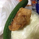 から揚げ専門店 とりサブロー - キュウリと比べても、でかい(この後怒られた)